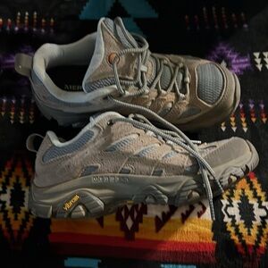 Merrell hiking boots, women sizes 8.5, great condition, blue.,